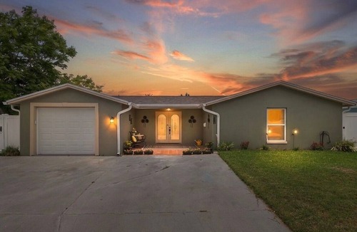 Flor-a-mar House | Waterfront Paradise in Gulf Harbors Private Dock