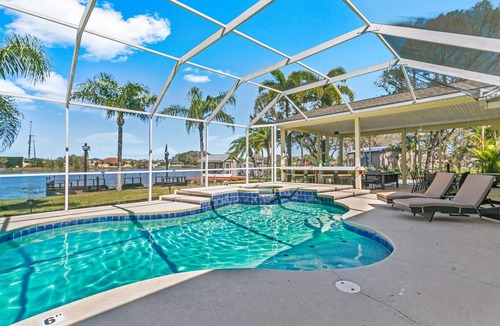 Westchase House | Waterfront * Pool * Pickleball * Basket *Sleeps 18