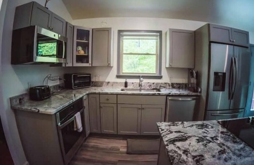 Rogers House | Weekday discount rates. Spacious 4 BR, hot tub, large kitchen Red River Gorge