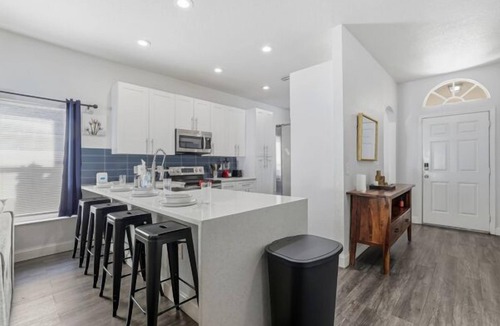 East Tampa House | Welcome to The Chelsea Inn! This cozy, modern 3BR/2BA home is designed for all!