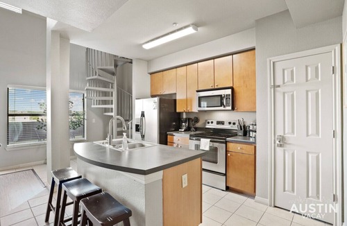 West Campus Apartment | West Campus Triple Homes | Walk to UT Austin, SXSW Venue, Zilker Park & Downtown