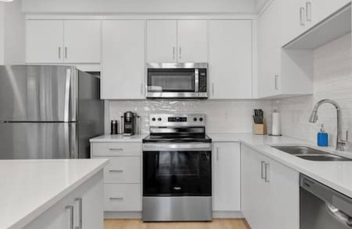 Southwest Calgary Apartment | Western Nest |Bright 3BR 2BA | Trails+Near HWY