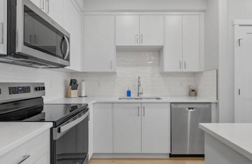 Southwest Calgary Apartment | Western Nest |Bright 3BR 2BA | Trails+Near HWY