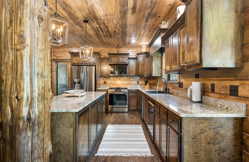 Broken Bow Cabin | Whiskey & Wine-Luxe 6 Bedroom Cabin, Oversized Private Showers w/Rainheads
