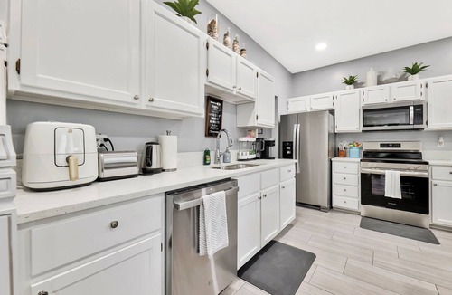 Wichita House | Wichita home, by the river, spacious 9 beds-game room with pool table, 1gb Wi-Fi