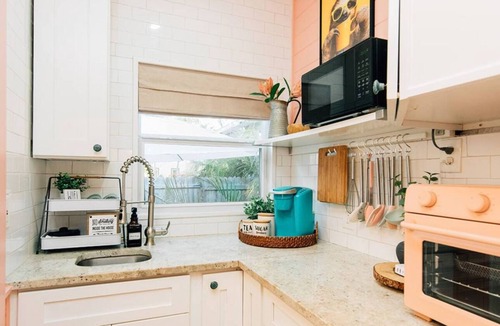 Riverside Heights Apartment | Wild + Rooted: A Micro Vacay! >1 mile to River Walk + Armature Works