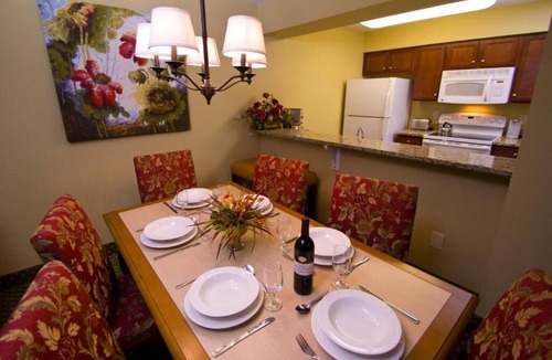 Berkeley Villa | Williamsburg | Historic Village Stay | Pool & Tennis | 1BR