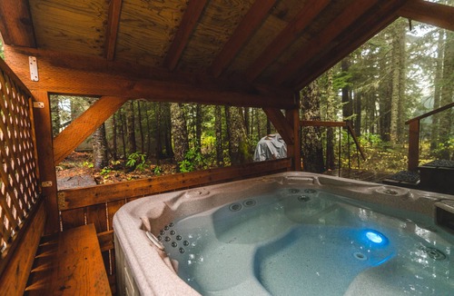 Government Camp Cabin | Wonderful Cabin with Hot Tub & Fireplace in Government Camp - Walk Everywhere