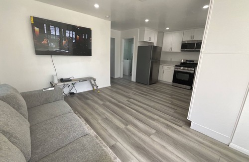 Los Angeles House | Working Professionals & Short-Term renters seeking newly built 2br 2 bath