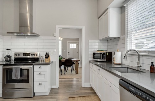 Mississippi District House | Yellow Door at the Heart of Famous Mississippi Ave