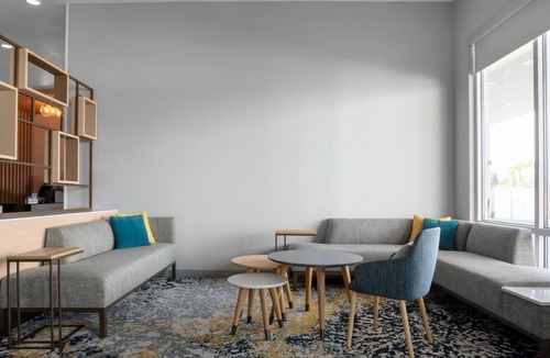 Clearwater Hotel | Your Home Away From Home! 2 Serene Units, Free Breakfast, Free Parking, Pool