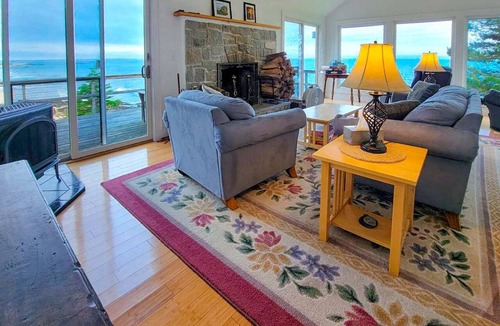 Georgetown Cottage | Your Tranquil Indian Point Retreat with Breathtaking Views & Beach Access