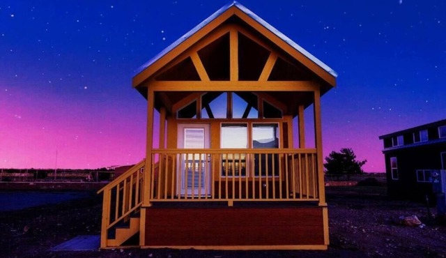 081 Tiny Home near Grand Canyon South Rim Sleeps 8