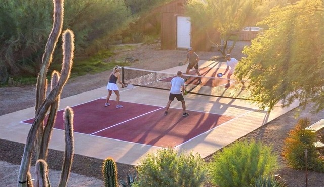 1-Acre Private 4BR Resort w/Pickleball, Sauna, Hot tub, Spa, Pool, Yoga