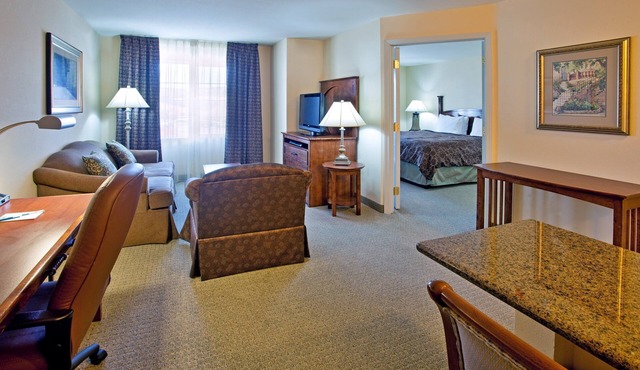 1 Bedroom | Free Breakfast + Outdoor Pool