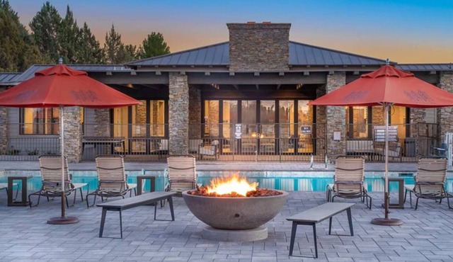 1 Bedroom w/loft Deluxe Cabin Sleeps 6, 30 minutes to Sedona -No pets
