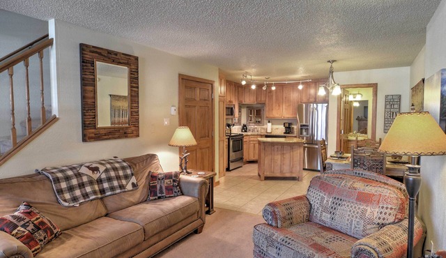 1 Block to Main St! Red River Home w/2 Balconies