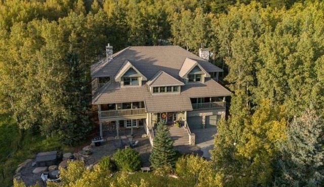 1 King Bdrm | Private Bthrm | Bragg Creek