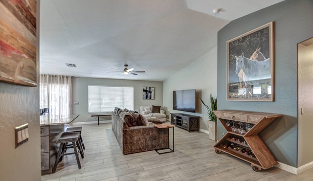 10 min walk to San Tan Village Mall in the Heart of Gilbert, AZ