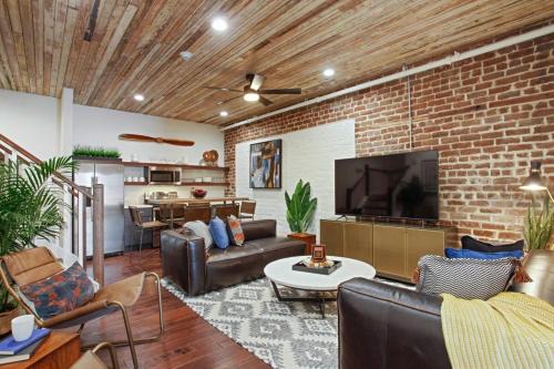 10BR Downtown Savannah Combo Walk to Nightlife