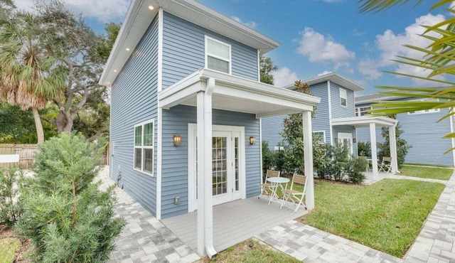 15% OFF THROUGH OCTOBER | Tiny Home w/Pool in Heart of Downtown Dunedin