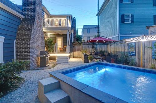 1828 Cottage Heated Pool in Private Garden Sleeps 6 On-Site Parking Pets