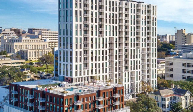 1BD/Austin - Rooftop Pool & Firepit, BBQ!
