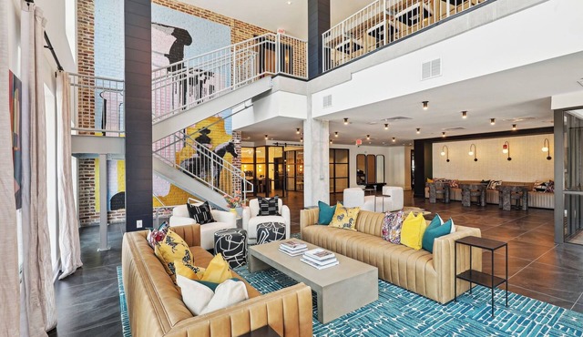 1BR Designer Apt w/Pool & Gym