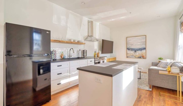 1BR Fast WiFi Walk to Dining & Breweries