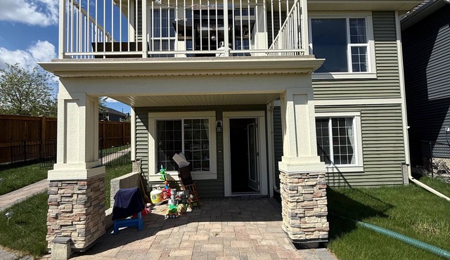 2 Bed Room, 1 Bath, Living, Kitchen, Office, Bright, Walkout Basement Suite
