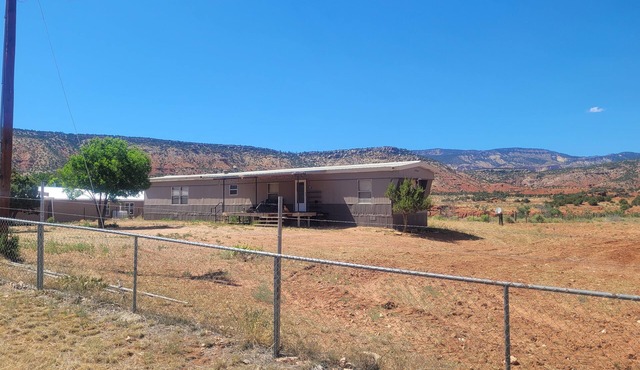 2 bedroom home surrounded by beautiful mountains!