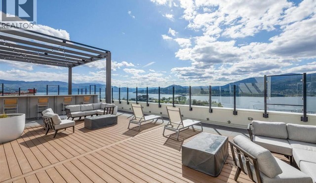 2 Bedroom Lakeview in Downtown Kelowna with Rooftop Terrace + EV Parking