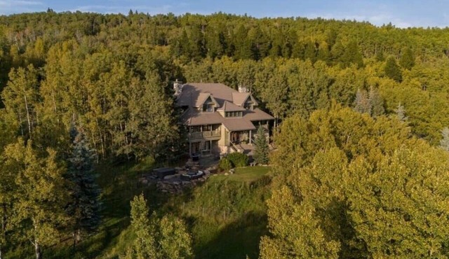 2 Queen Bdrms | 1 Bthrm | Bragg Creek