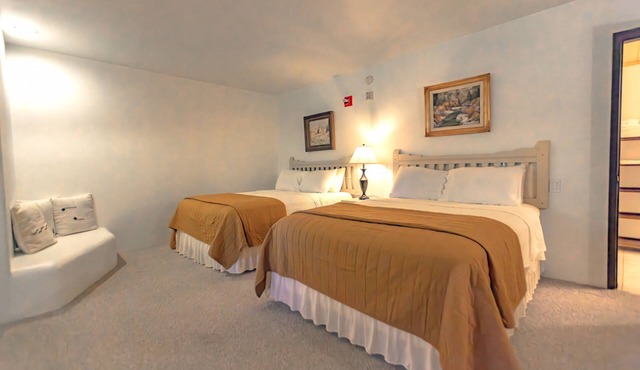 2 Queen beds w/gas fireplace - 17
