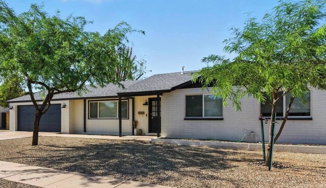 2 Side by Side Homes - 6BR 15ppl in Phoenix