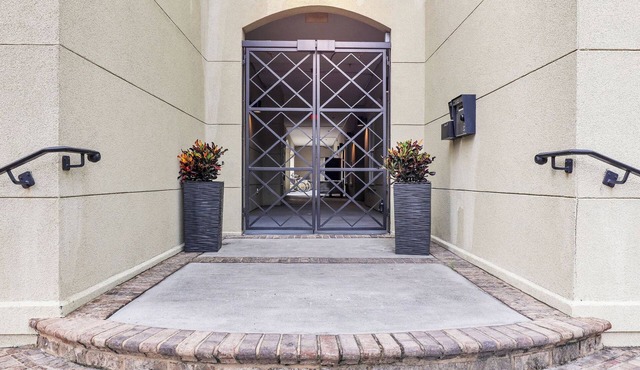 2 Units w/Free Parking Walkable Historic District The Juliette by Avantstay
