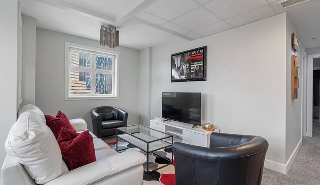 2Bed + 2Bathroom apartment in downtown Urban Calgary