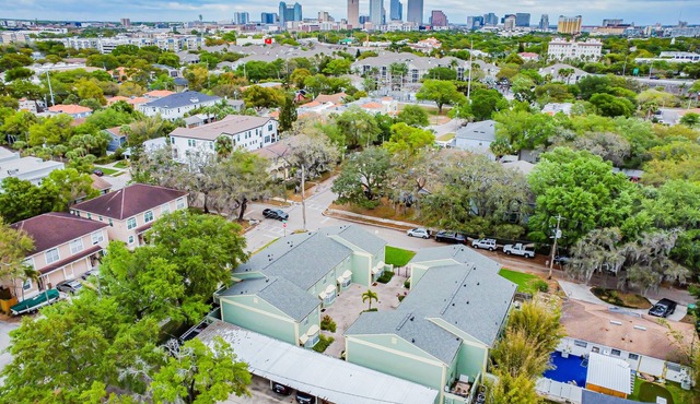 2BR/2.5BA Tampa Condo – Walk to Hyde Park, SOHO, and Bayshore