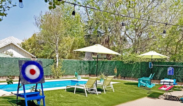 2BR/2BTH w/Private Pool, Riverwalk, Downtown