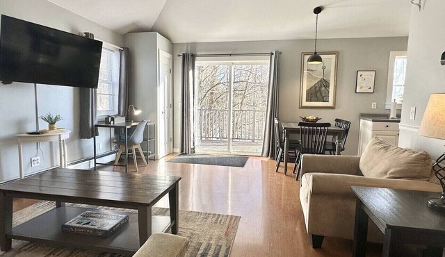 2BR Apt + Deck, Fire Pit, Backyard! [Maine Escape]