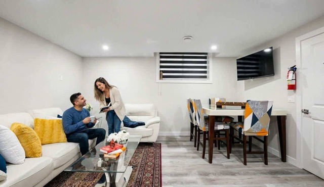 2BR Private Suite Free Banff Pass