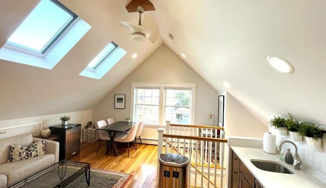 2BR Suite - Bright - Modern - Central AC - Parking