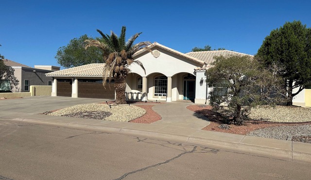 3-Bdrm house on golf course. 20 mins to White Sands NP, 40 mins to Cloudcroft.