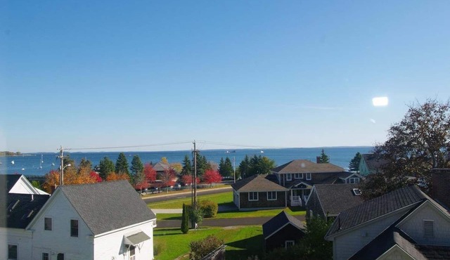 3 bedroom 2.5 bath apartment with views of Rocklan