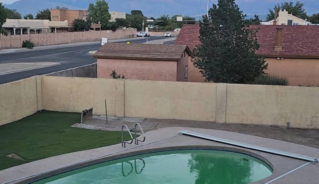3-bedroom house in welcoming Albuquerque with WiFi, AC