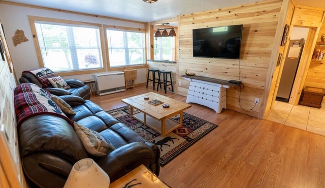 3 bedroom Lakeside Home Embden Pond
