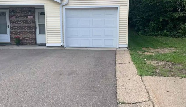 3-bedroom townhome in Eagan MN close to the Mall of America, and MSP Airport.