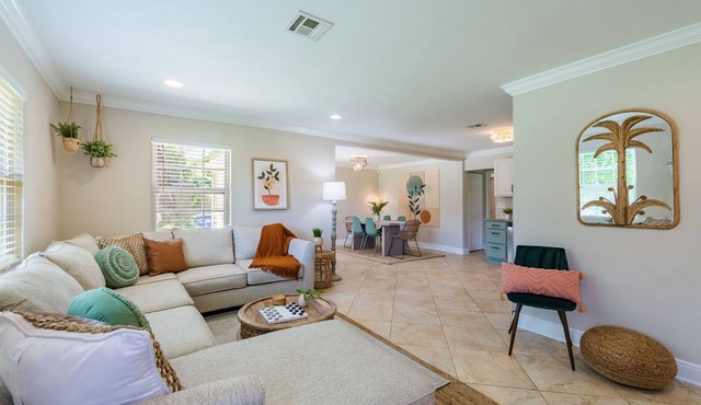 3 BR w/Riverview & Fenced in Yard, Near Busch Gardens, USF, Hospitals & Ybor