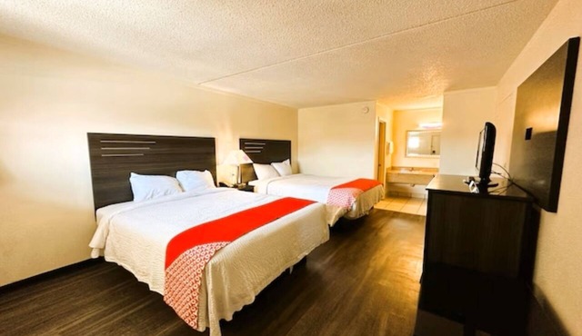 3 Comfortable Rooms Conveniently Located in San Antonio w/Pool & Free Parking