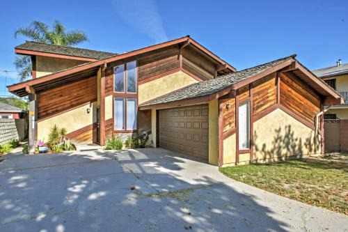 3 Mi to Dtwn Dining! Long Beach Condo w/Balcony